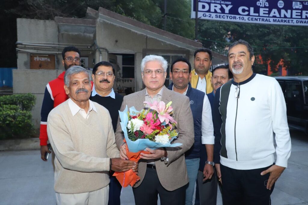 mla-kaiilash-gahlot-in-mount-everest-society