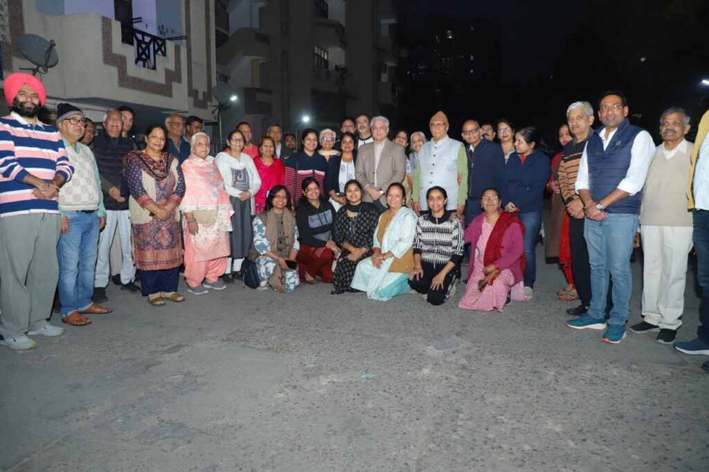 mla-kailash-gahlot-meeting-with-mount-everest-society-residents